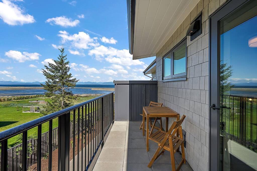 The Beach House At Saratoga Oceanfront Escape Villa Campbell River Exterior photo